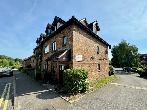 Leamon Court, BRANDONphoto