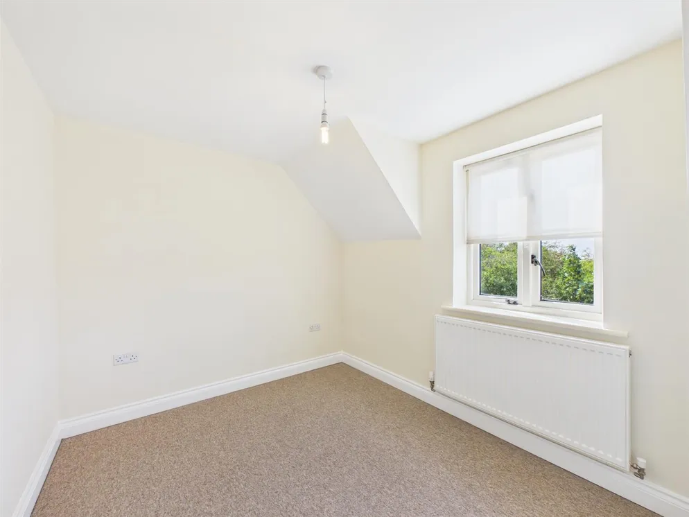 Property carousel item 6