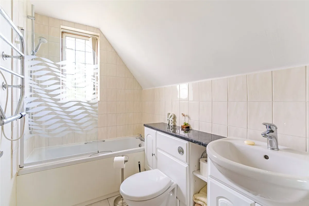 Burnt Oak, Little London, RG26