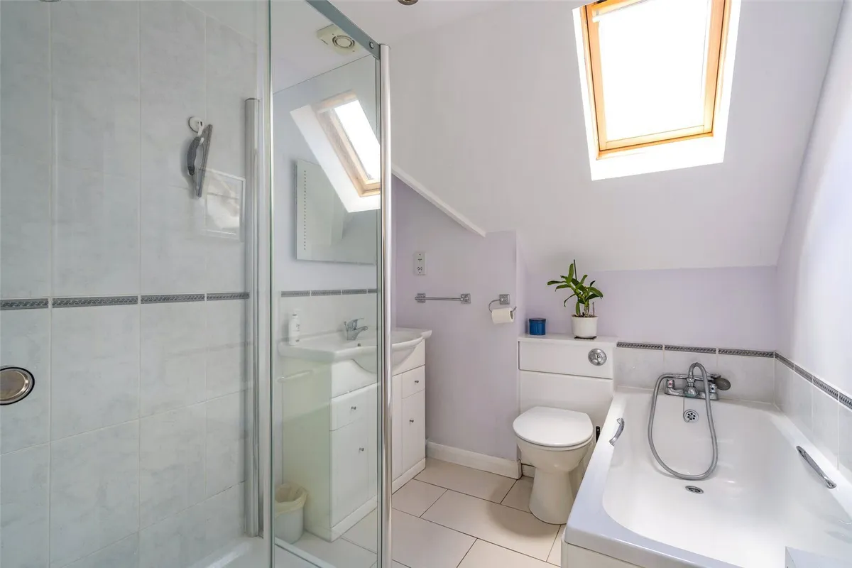 Burnt Oak, Little London, RG26