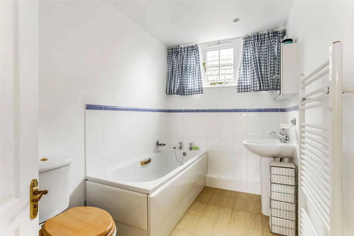 Tyfield, Sherborne St John, RG24