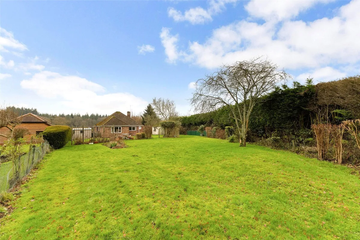 Pen-Y-Bryn, Monk Sherborne, RG26
