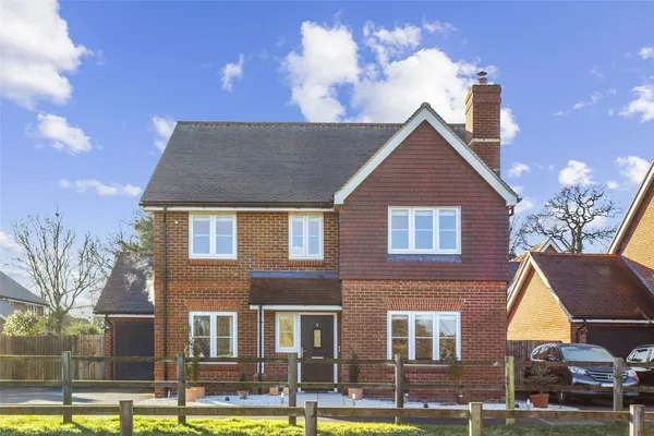 Paddock Gardens, Bramley, RG26