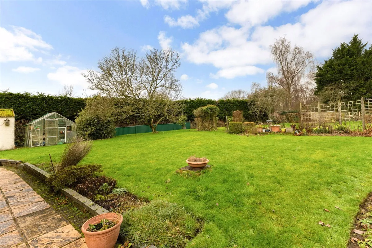 Pen-Y-Bryn, Monk Sherborne, RG26