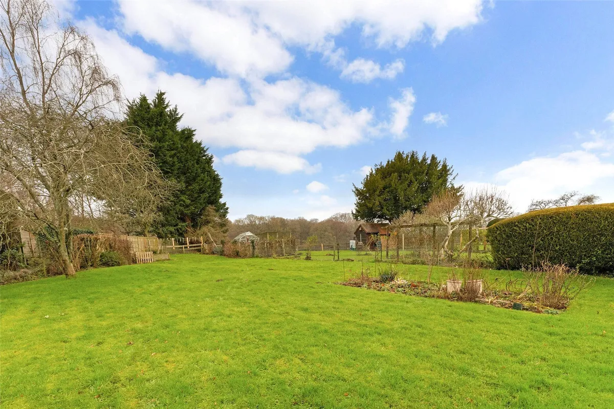 Pen-Y-Bryn, Monk Sherborne, RG26