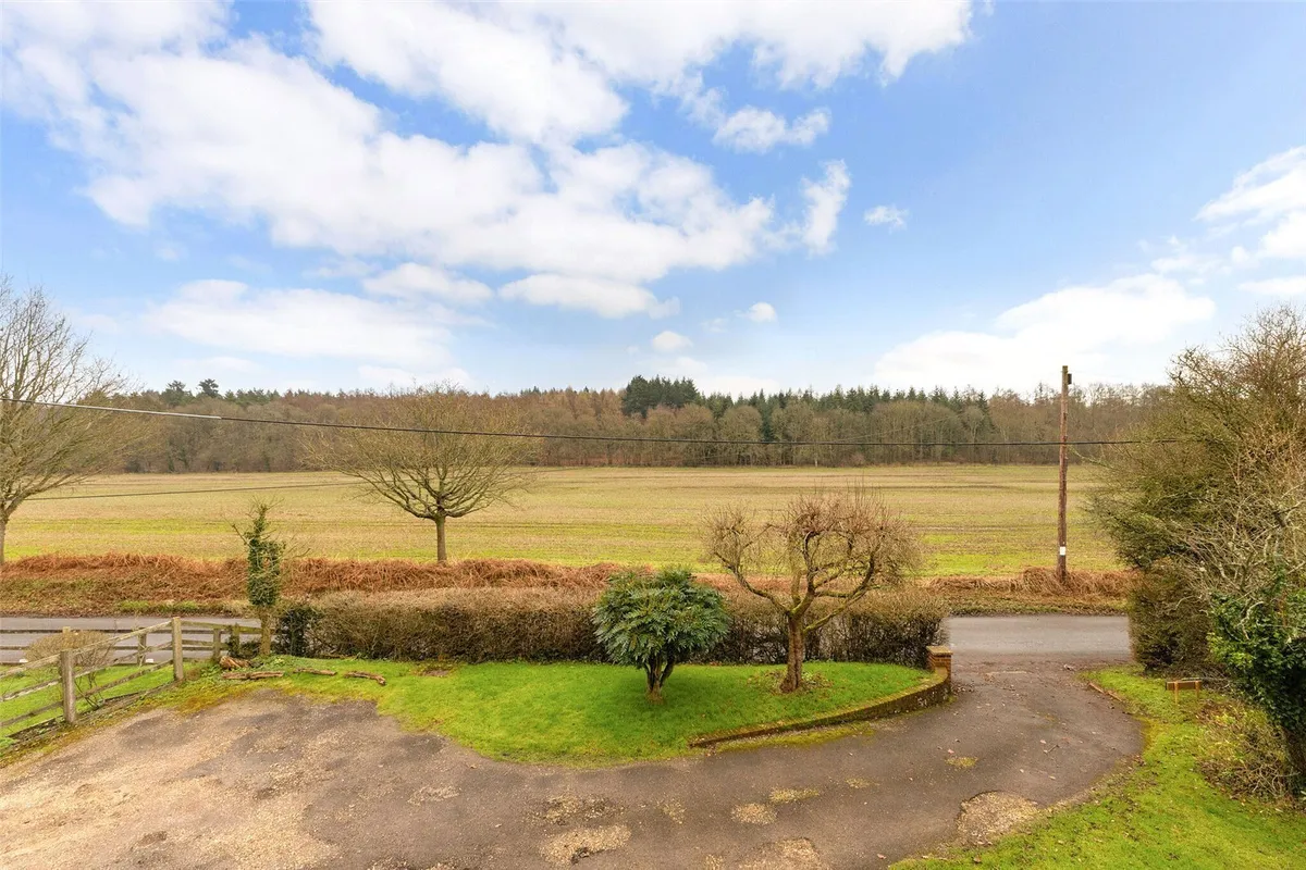 Pen-Y-Bryn, Monk Sherborne, RG26