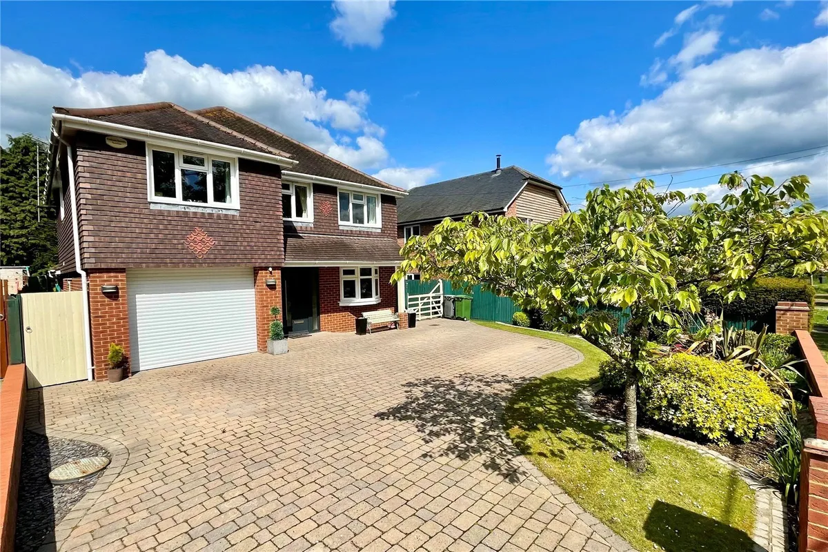 Brackendale, Pamber End, RG26