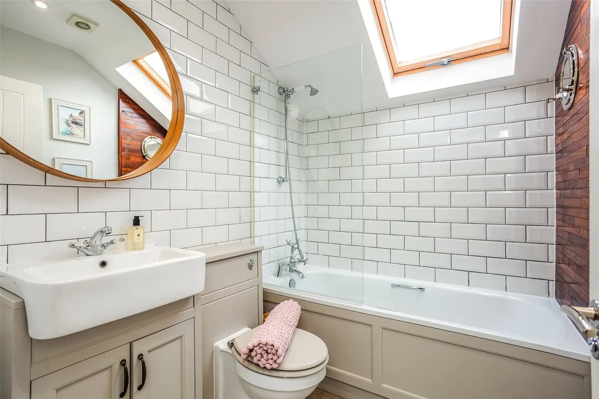 Lime Tree Cottage, Cliddesden, RG25