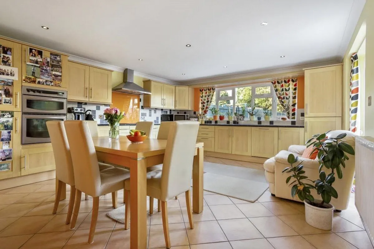 Brackendale, Pamber End, RG26
