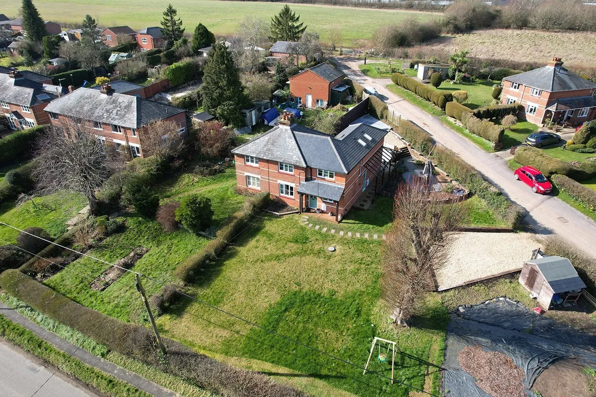 Lime Tree Cottage, Cliddesden, RG25