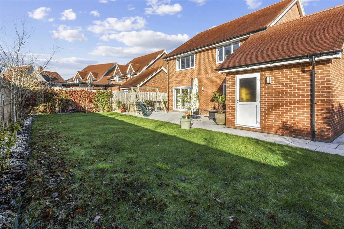 Paddock Gardens, Bramley, RG26