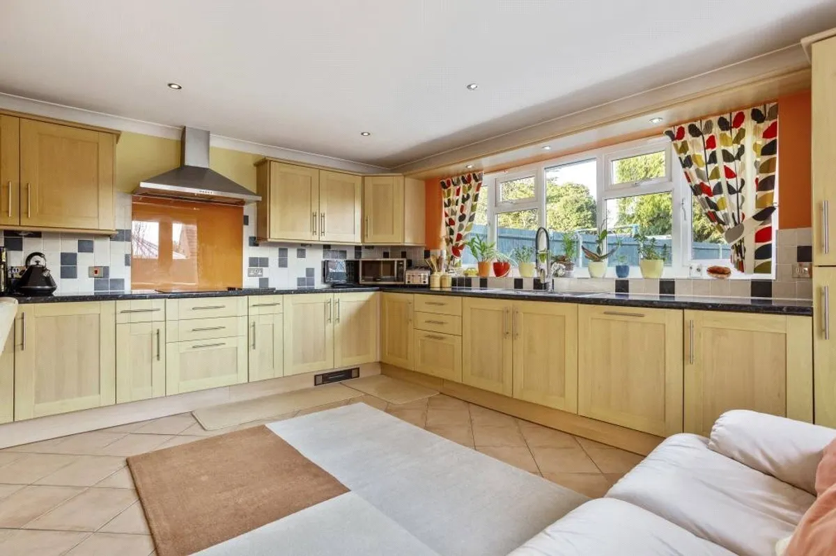 Brackendale, Pamber End, RG26
