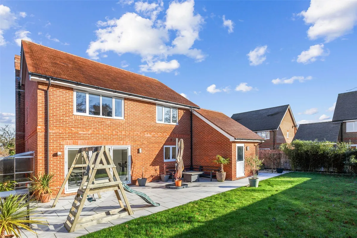 Paddock Gardens, Bramley, RG26