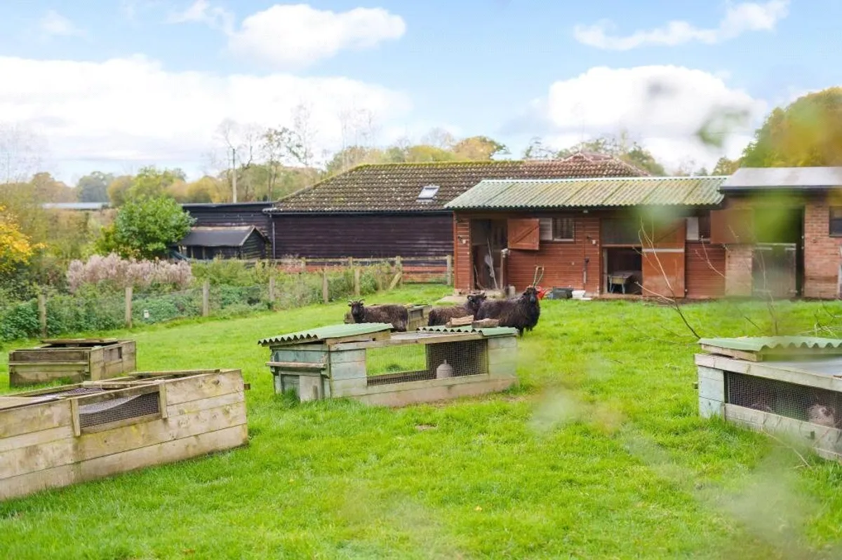Brook Cottage, Little London, RG26