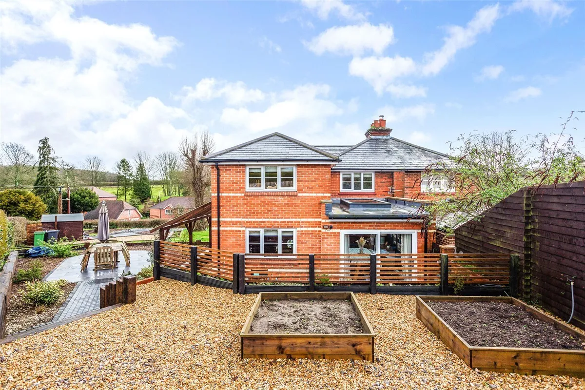 Lime Tree Cottage, Cliddesden, RG25