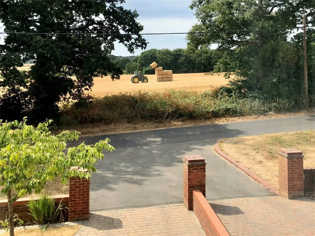 Brackendale, Pamber End, RG26
