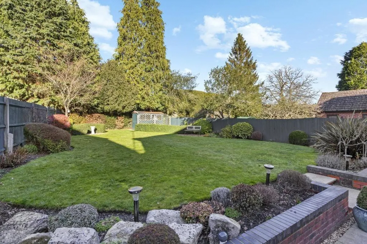 Brackendale, Pamber End, RG26