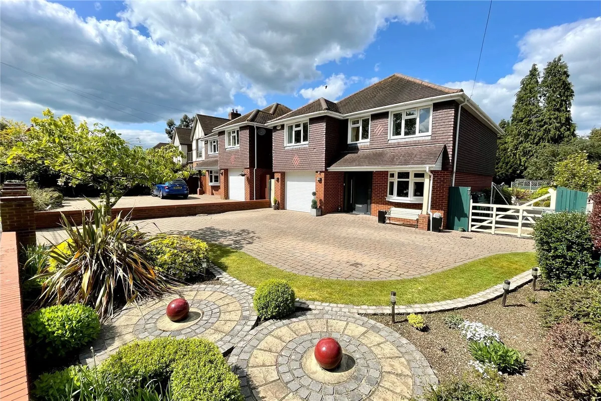 Brackendale, Pamber End, RG26