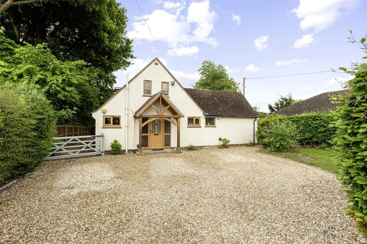Wayside Road, Basingstoke, RG23