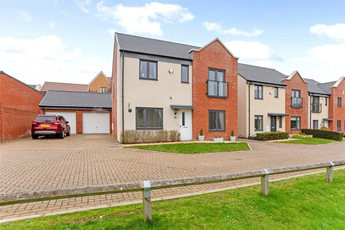 St Hilda Gardens, Basingstoke, RG24
