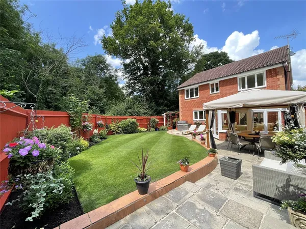 Windlenook, Bramley, RG26