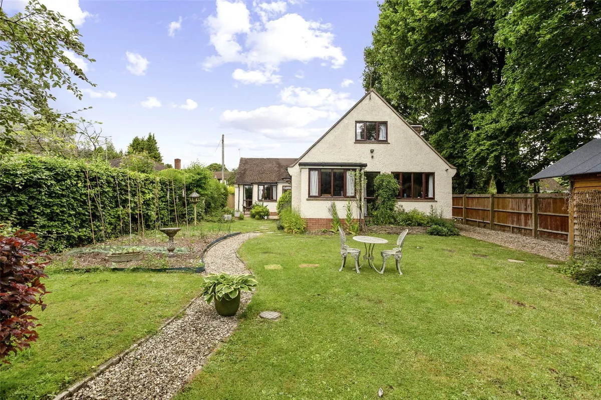 Wayside Road, Basingstoke, RG23