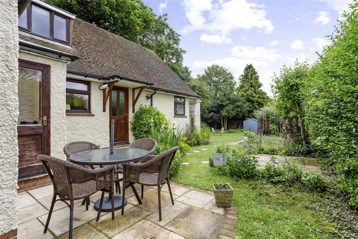 Wayside Road, Basingstoke, RG23