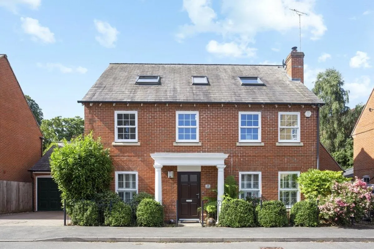 Otterbourne Walk, Sherfield On Loddon, Hook, RG27