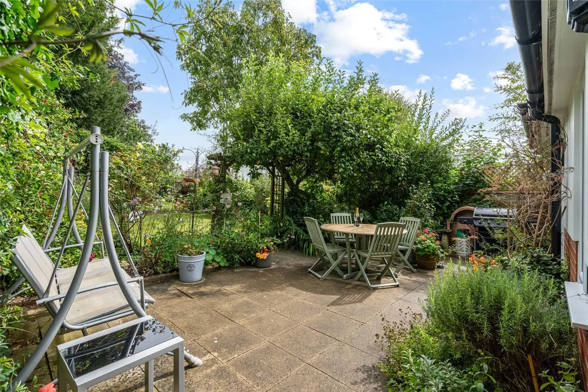 Vyne Road, Basingstoke, RG21