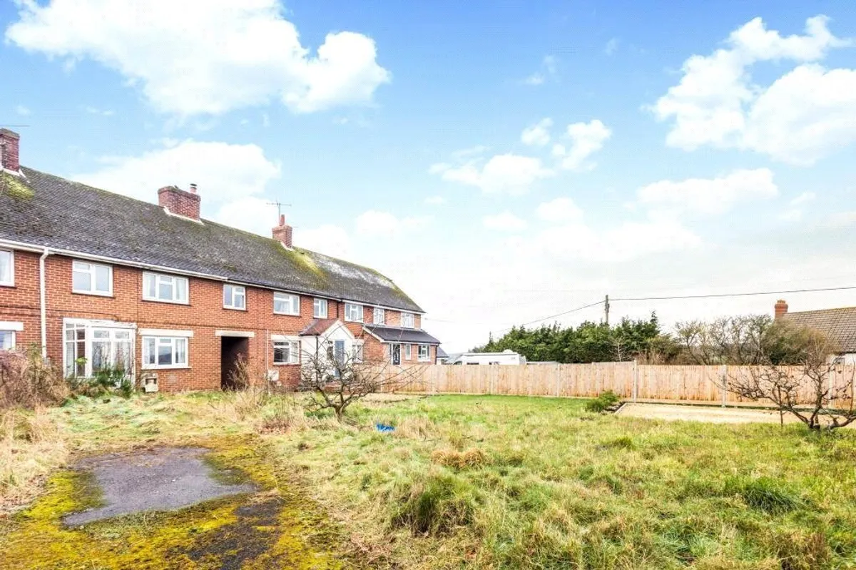 Sapley Lane, Overton, Basingstoke, Hampshire, RG25