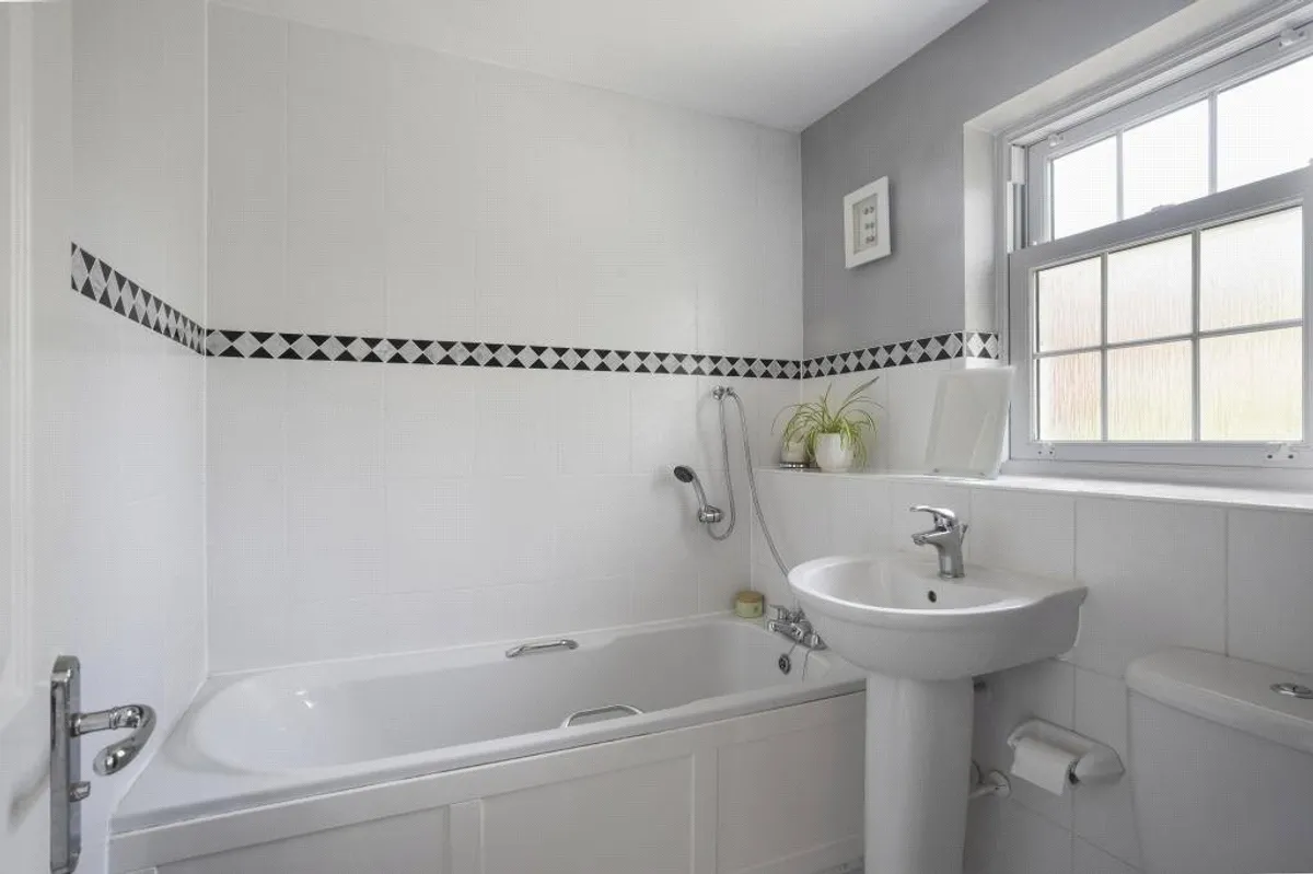 Otterbourne Walk, Sherfield On Loddon, Hook, RG27