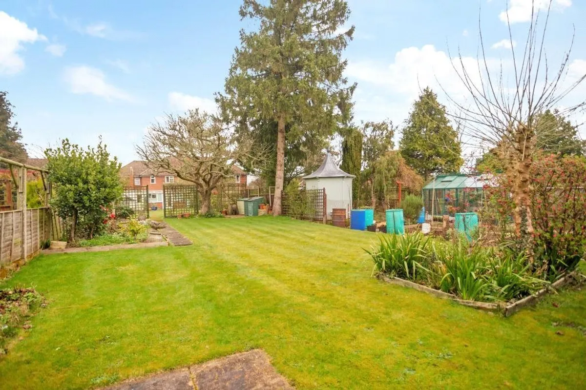 Linden Avenue, Old Basing, RG24