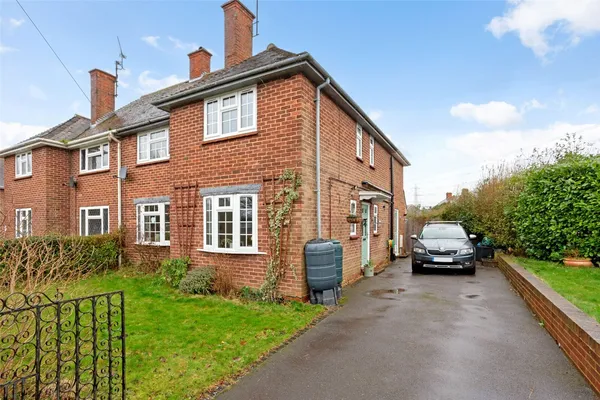 Moat Close, Bramley, RG26