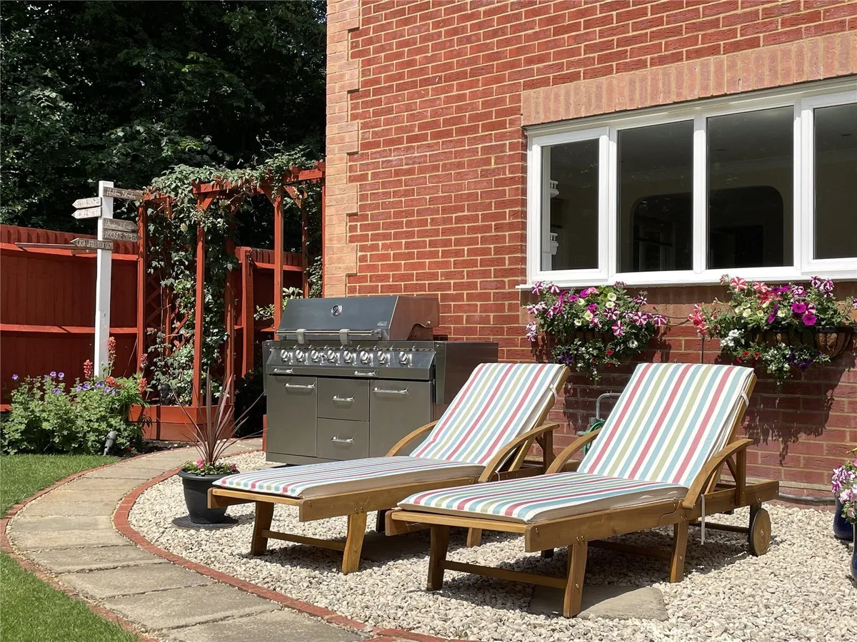 Windlenook, Bramley, RG26