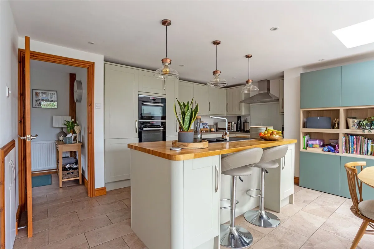 Moat Close, Bramley, RG26