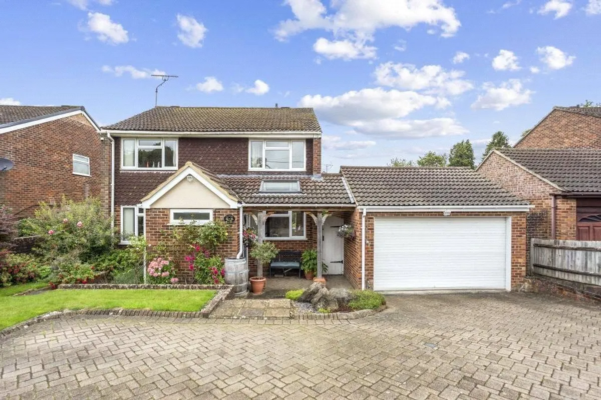 Almond Close, Old Basing, RG24