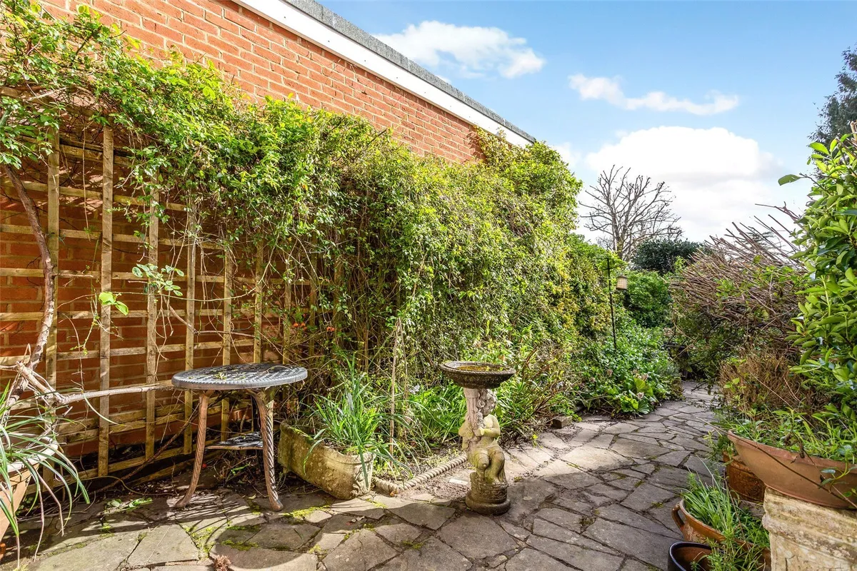 Cliddesden Road, Basingstoke, RG21
