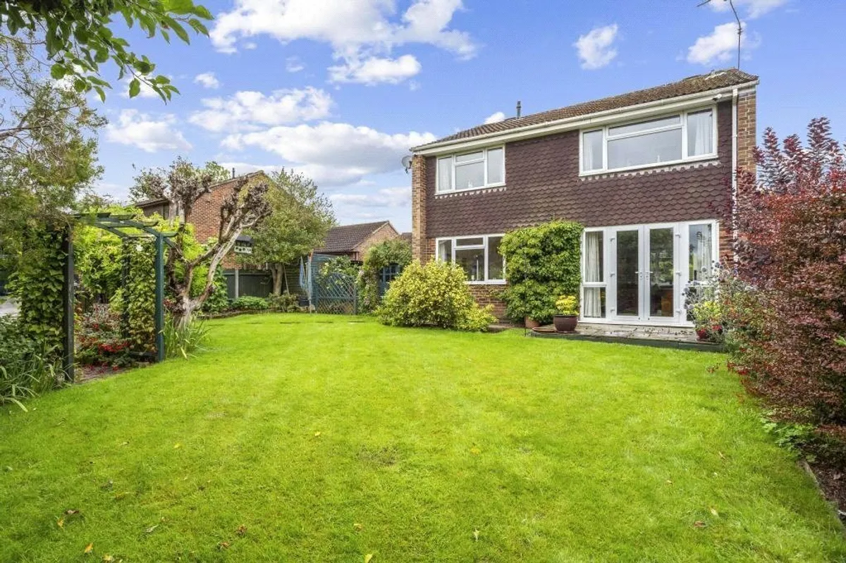 Almond Close, Old Basing, RG24
