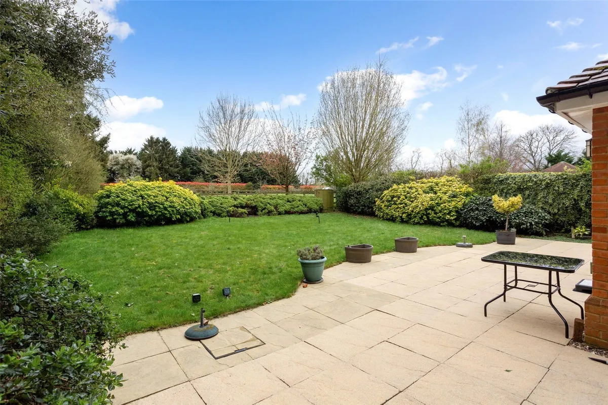 Cleresden Rise, Cliddesden, RG25