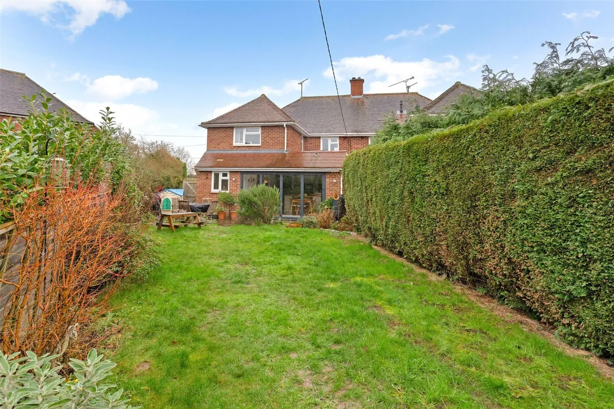 Moat Close, Bramley, RG26