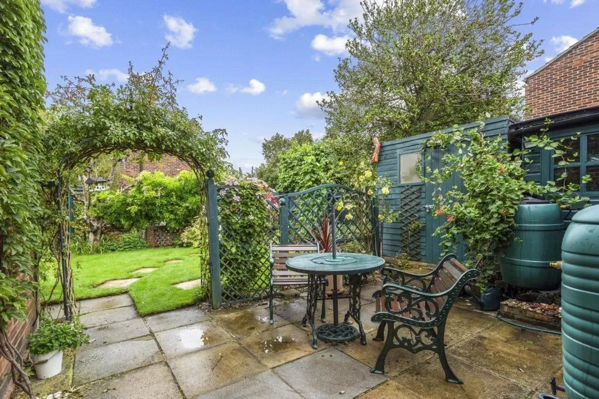 Almond Close, Old Basing, RG24