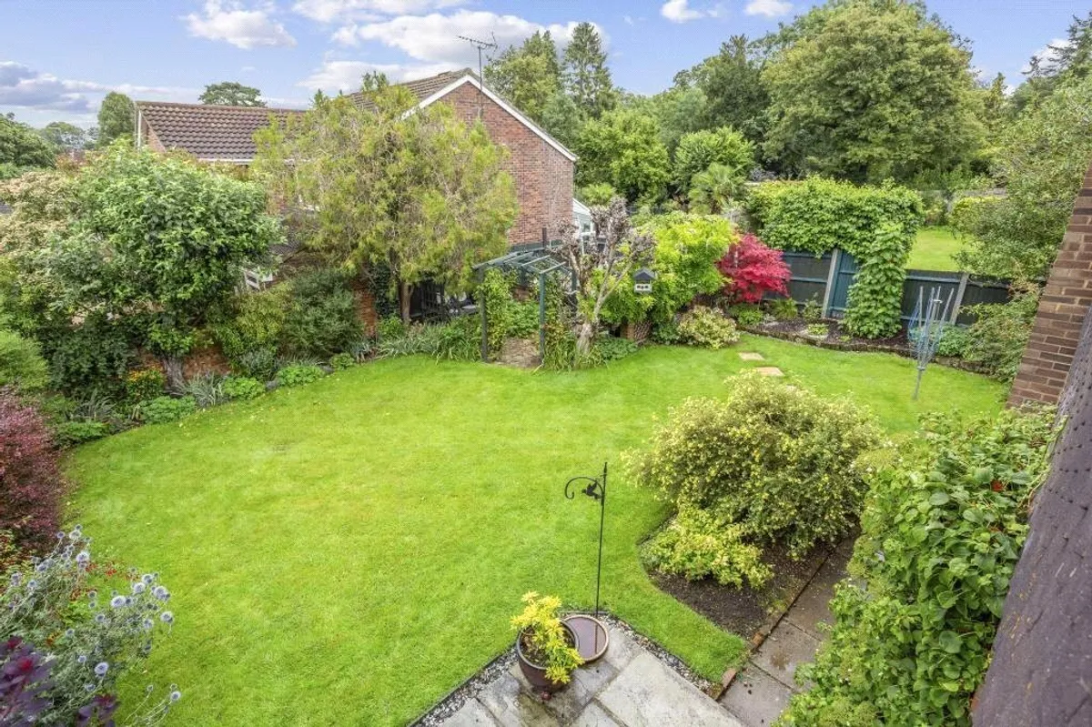 Almond Close, Old Basing, RG24