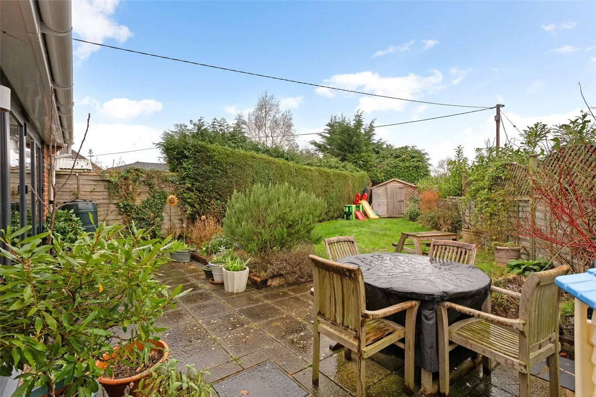 Moat Close, Bramley, RG26