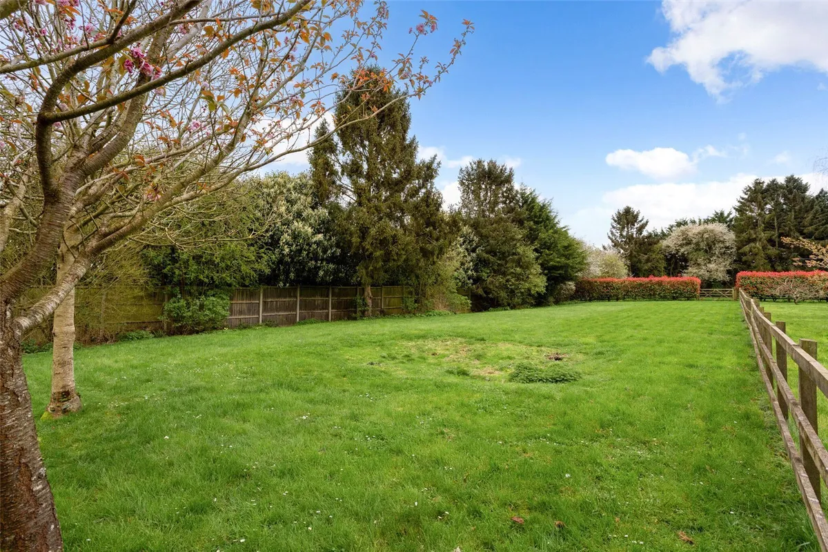 Cleresden Rise, Cliddesden, RG25