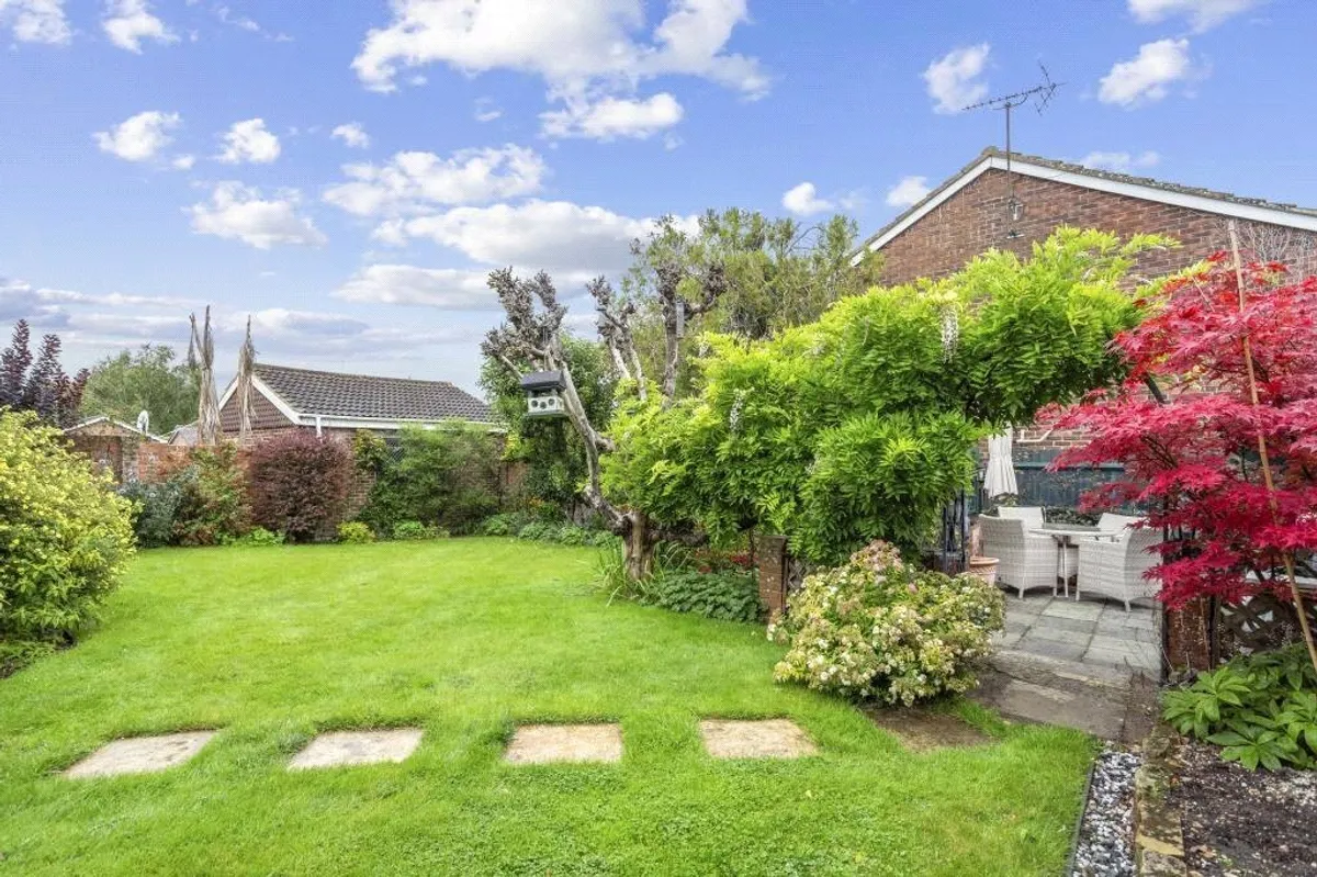 Almond Close, Old Basing, RG24