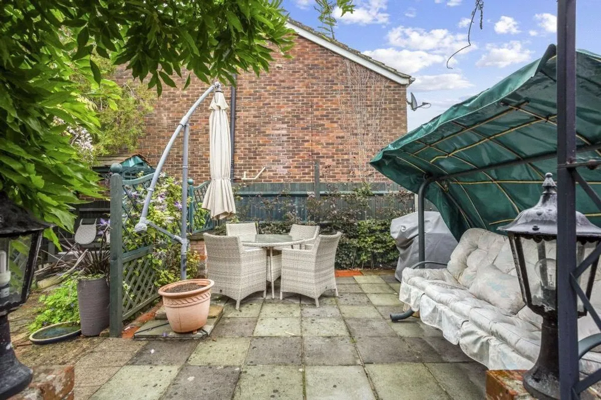 Almond Close, Old Basing, RG24