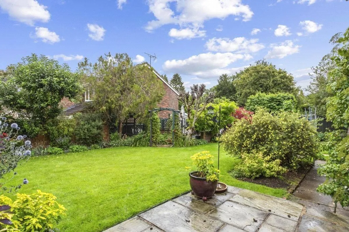 Almond Close, Old Basing, RG24