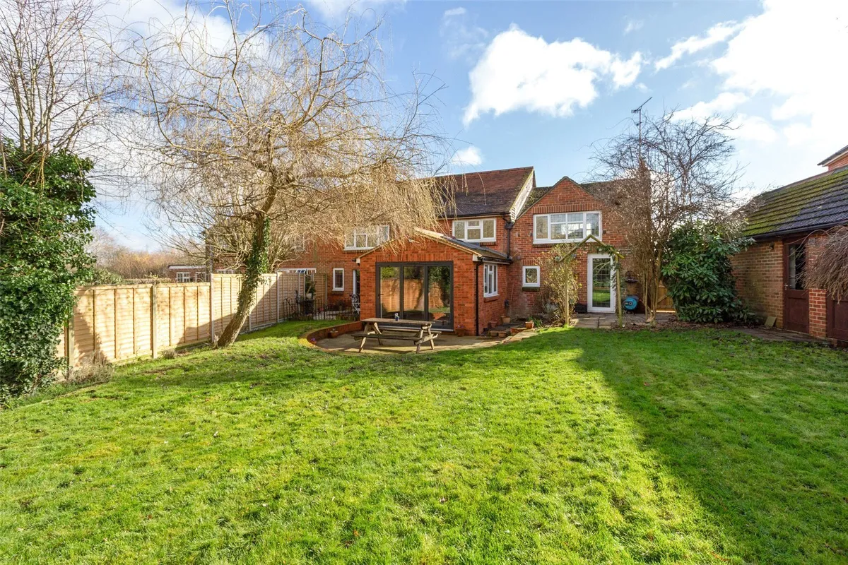 Bartons Lane, Old Basing, RG24