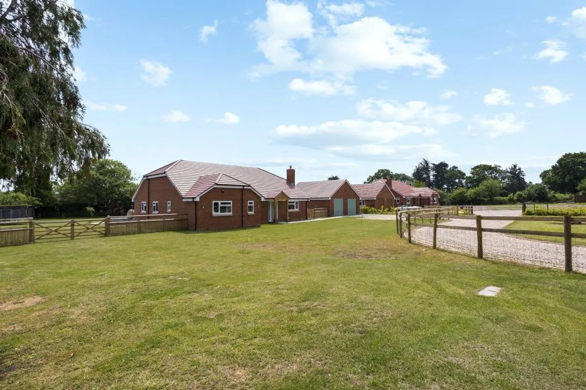 Strawberry View, Pamber End, RG26