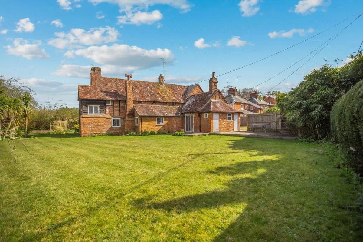 The Willows, London Road, Hartley Wintney, RG27